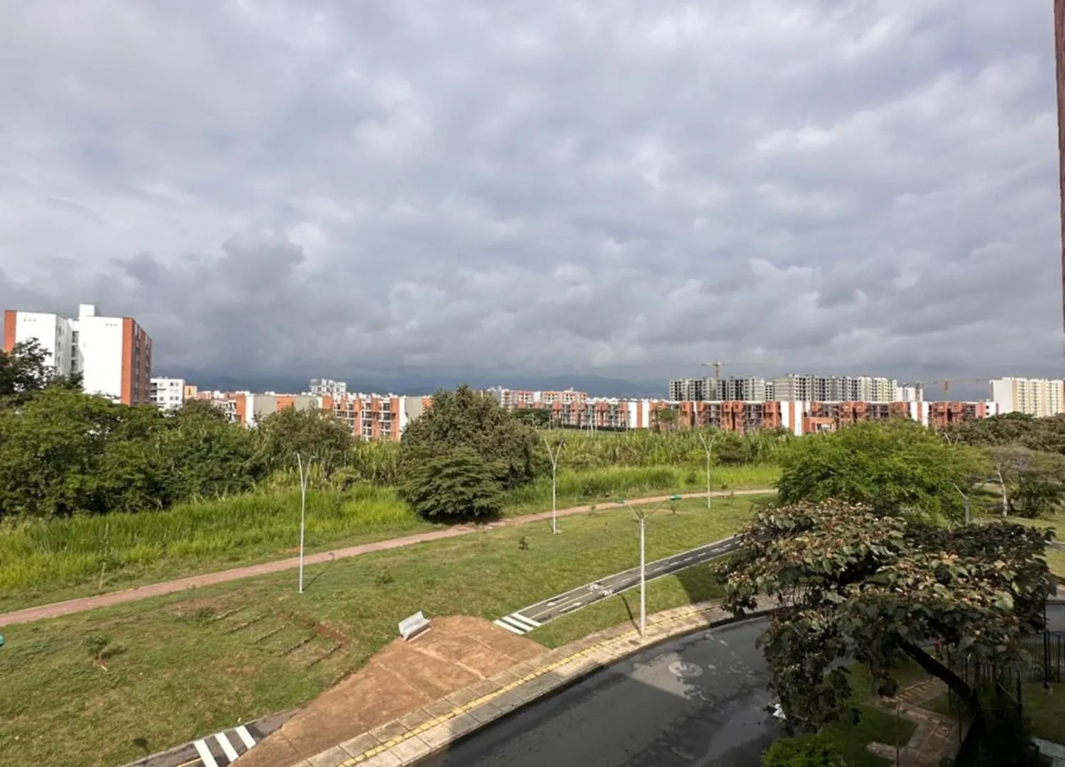 Apartamento Amoblado Al Sur De 卡利 0*,