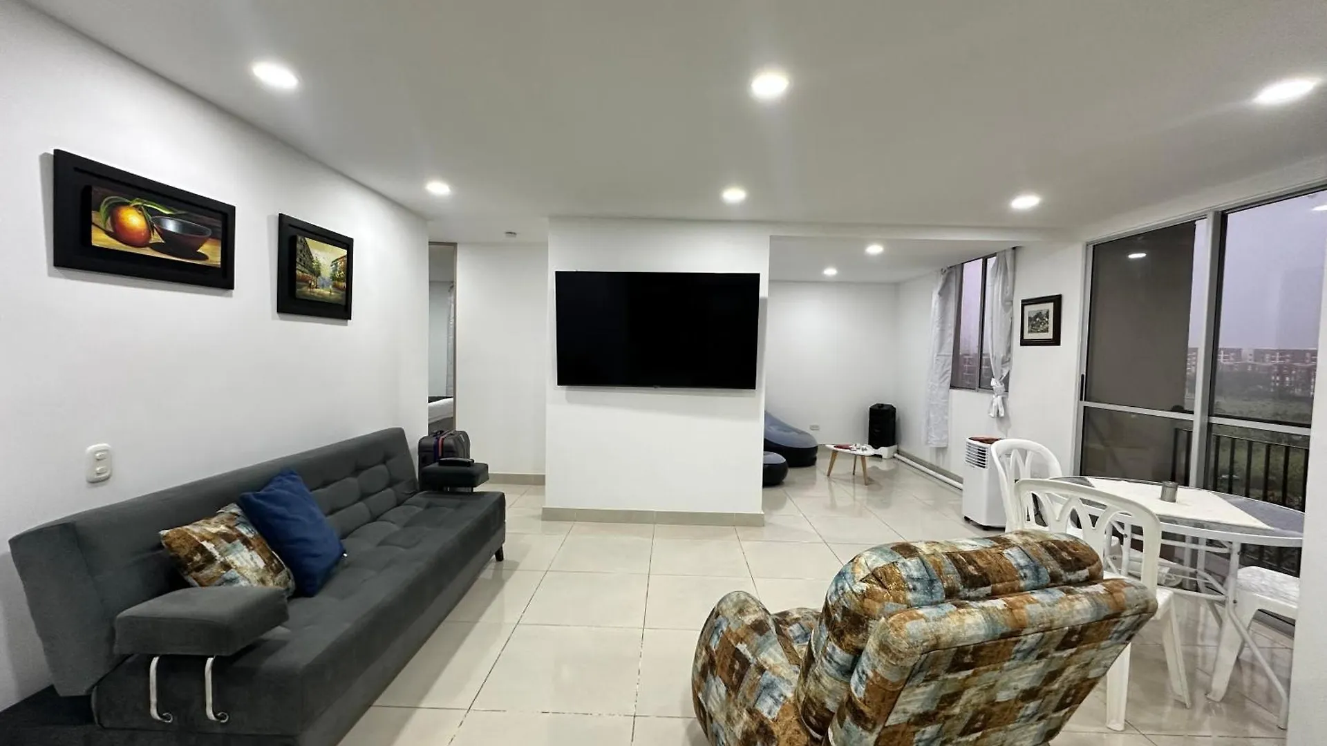 アパート Apartamento Amoblado Al Sur De カリ